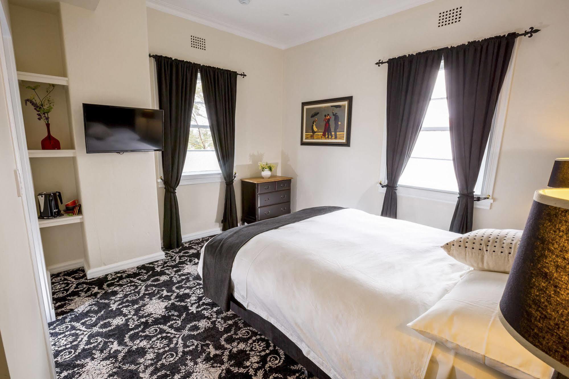 The Commercial Boutique Hotel Tenterfield Bagian luar foto